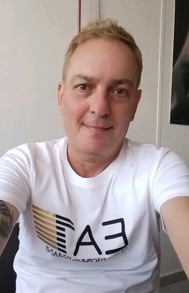 Un barbat italian amabil care cauta o relatie serioasa.